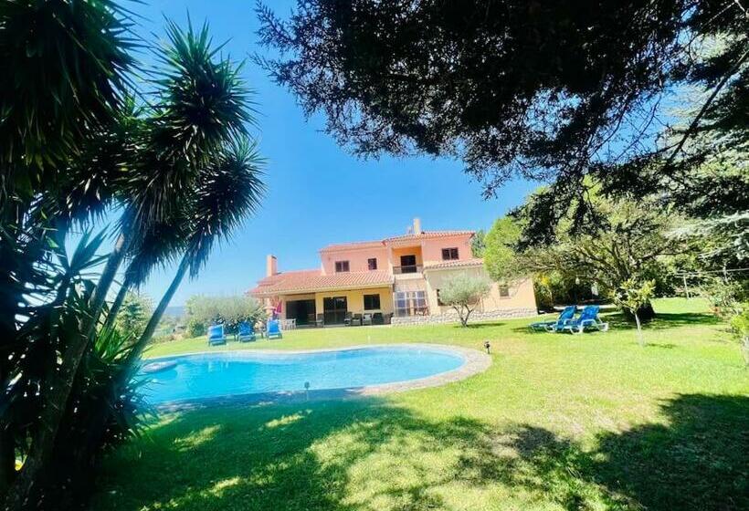 Moradia Com Piscina E Jardim