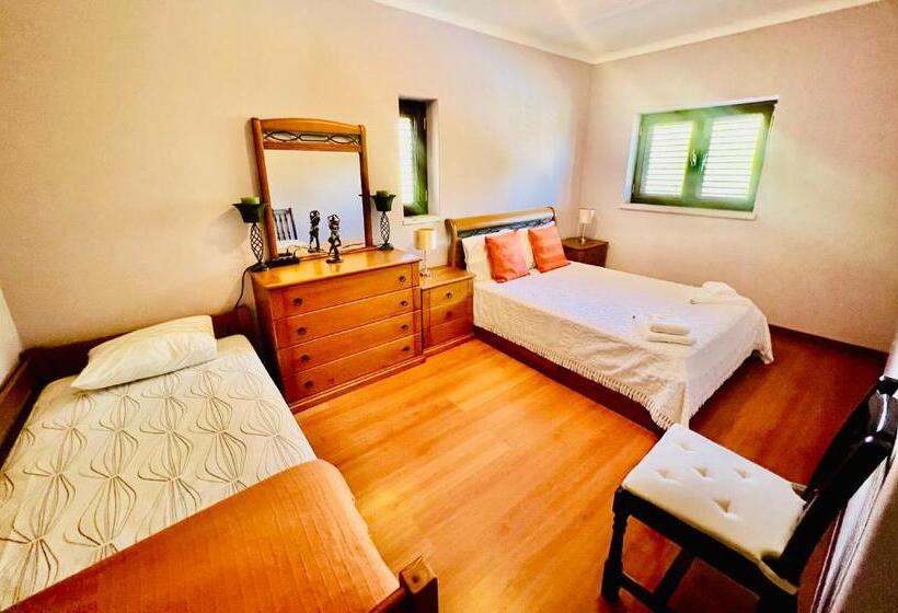 Moradia Com Piscina E Jardim