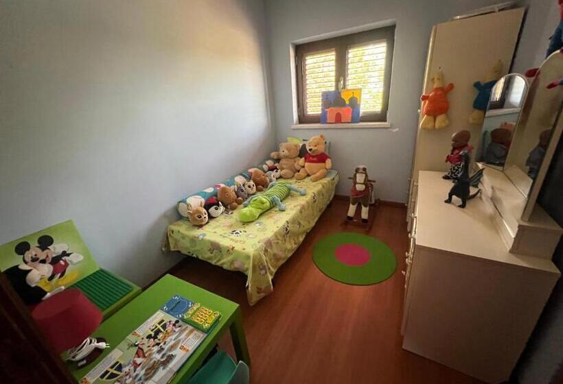 Moradia Com Piscina E Jardim