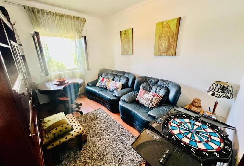 Moradia Com Piscina E Jardim