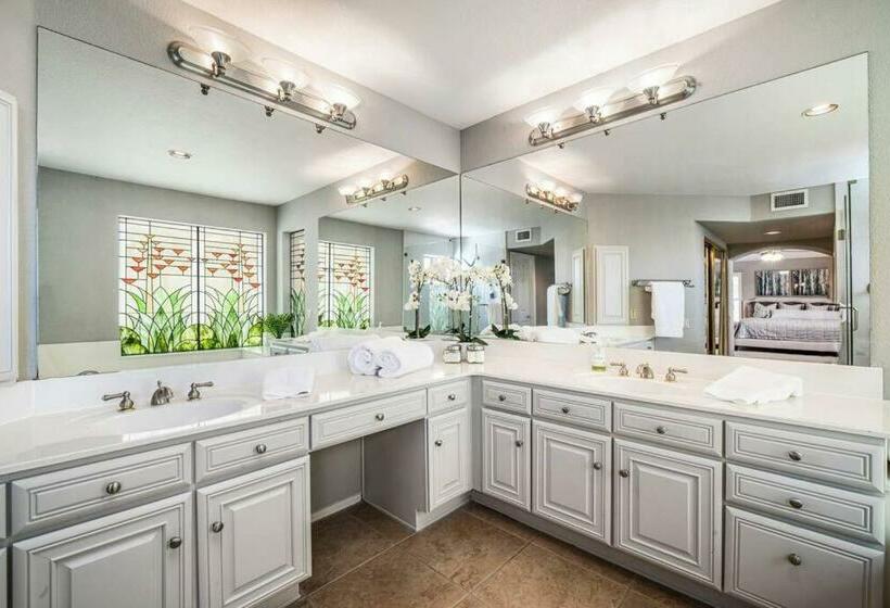 Scottsdale Luxury Pool, Bbq, Smoker, And Pool Table