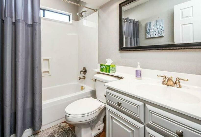 Scottsdale Luxury Pool, Bbq, Smoker, And Pool Table