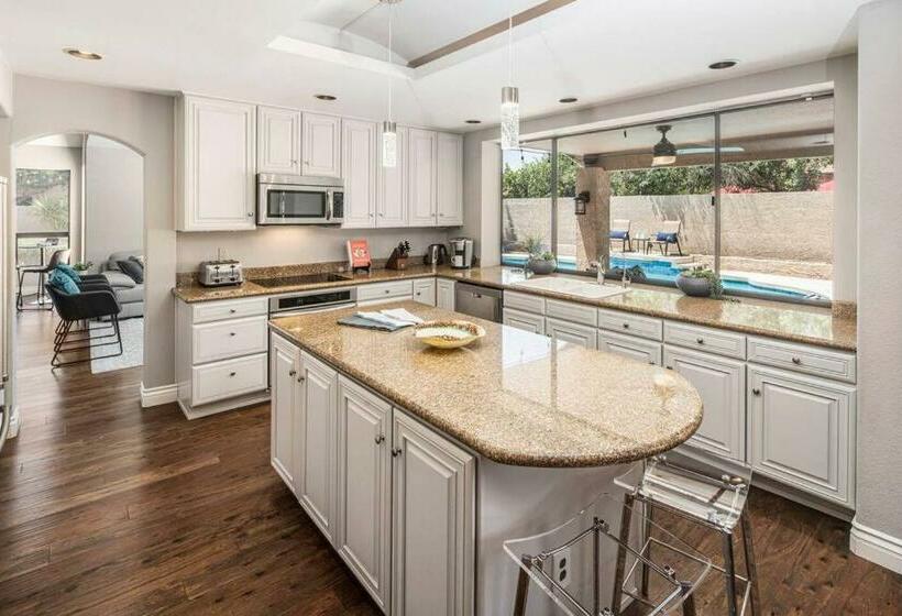 Scottsdale Luxury Pool, Bbq, Smoker, And Pool Table