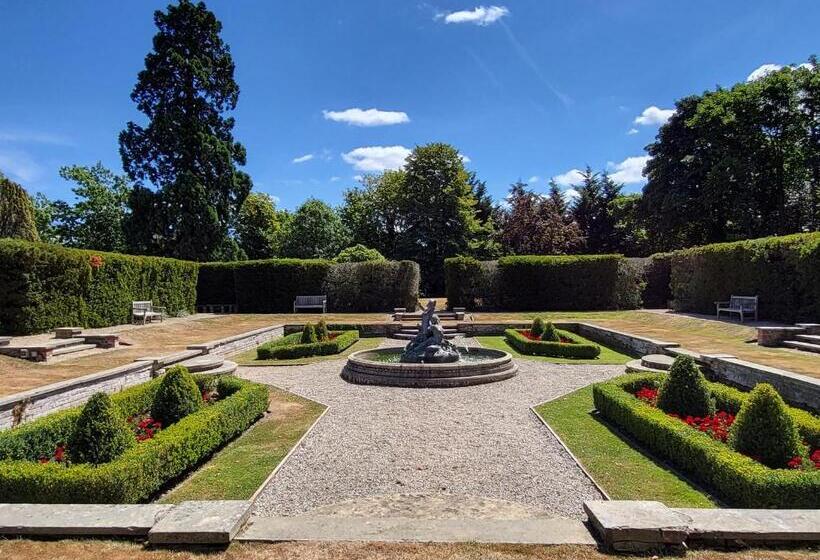 Greenwoods Hotel & Spa