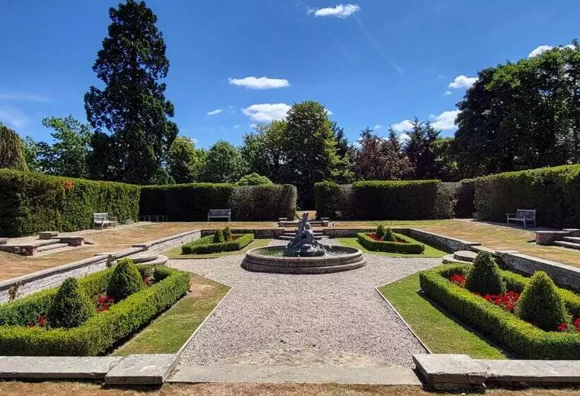 Greenwoods Hotel & Spa