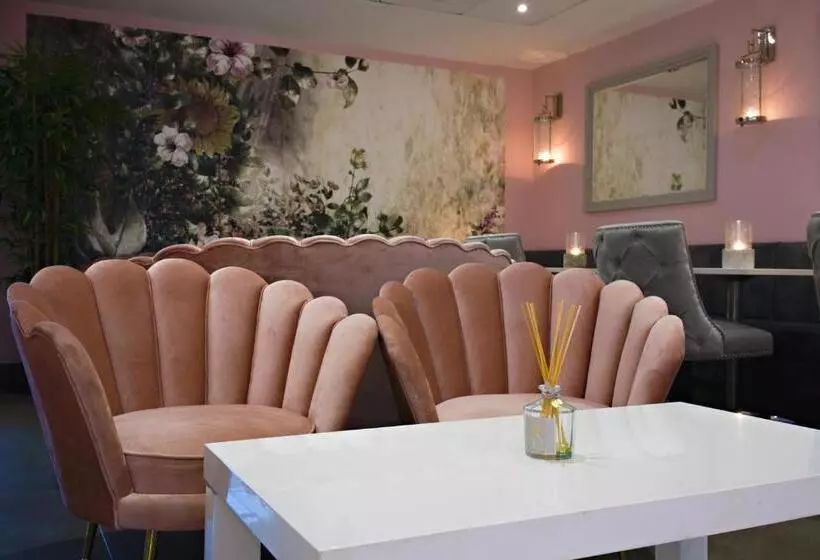 Greenwoods Hotel & Spa