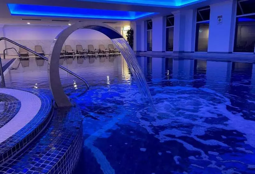 Greenwoods Hotel & Spa