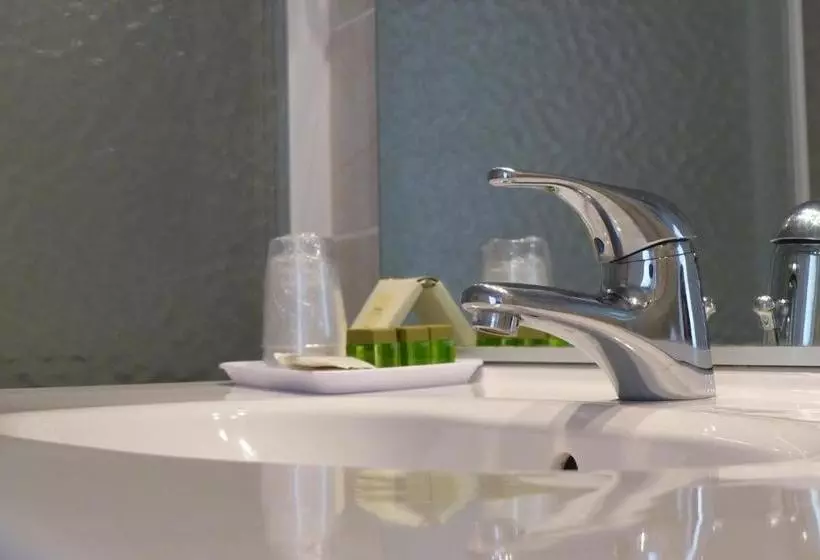 Отель Hôtel L'adrech De Lagas