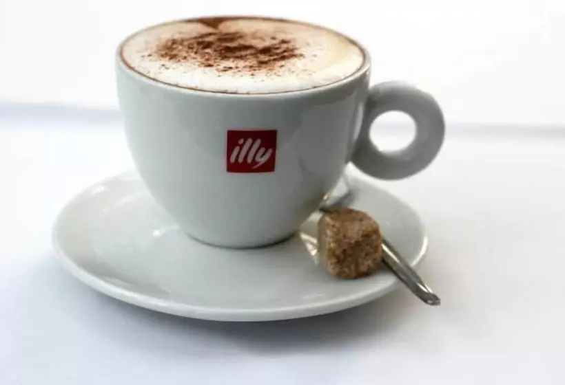 Hotel Alexandra Court