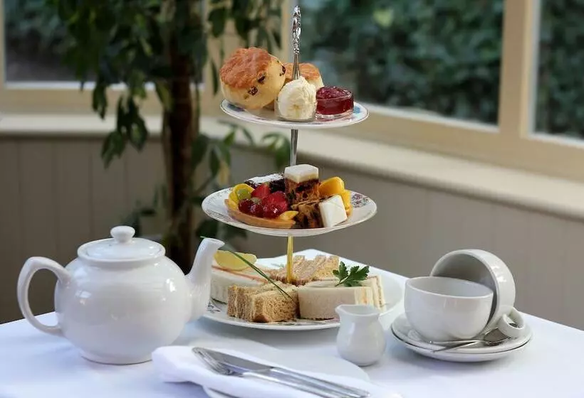 Hotel Alexandra Court