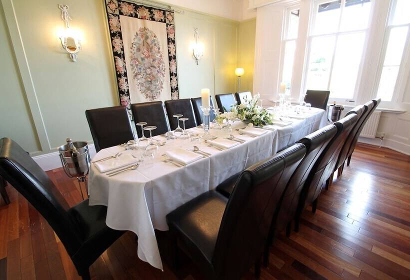 ホテル Alexandra Court