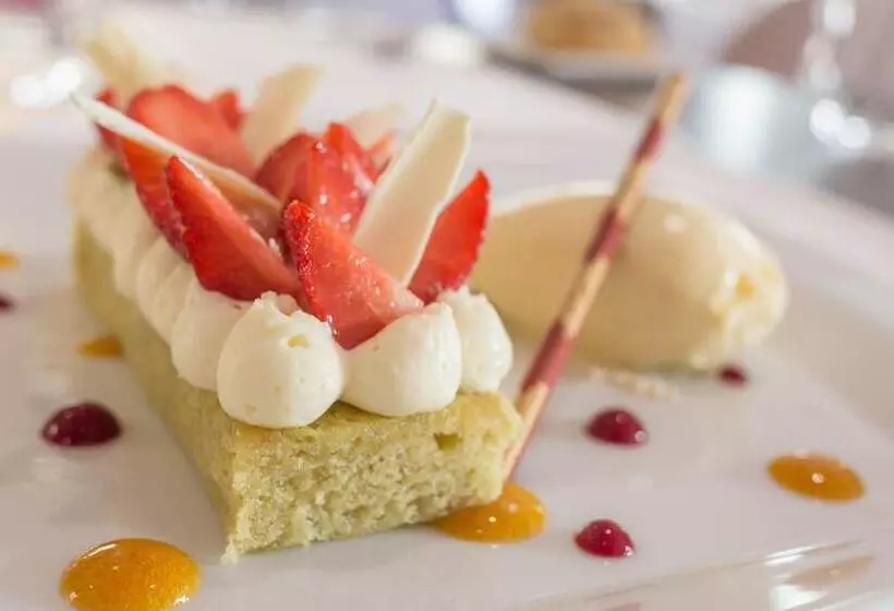 Hotel Hôtel Les Platanes