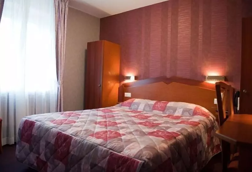 Hotel Hôtel Les Platanes