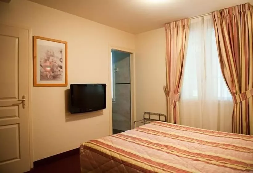 Hotel Hôtel Les Platanes