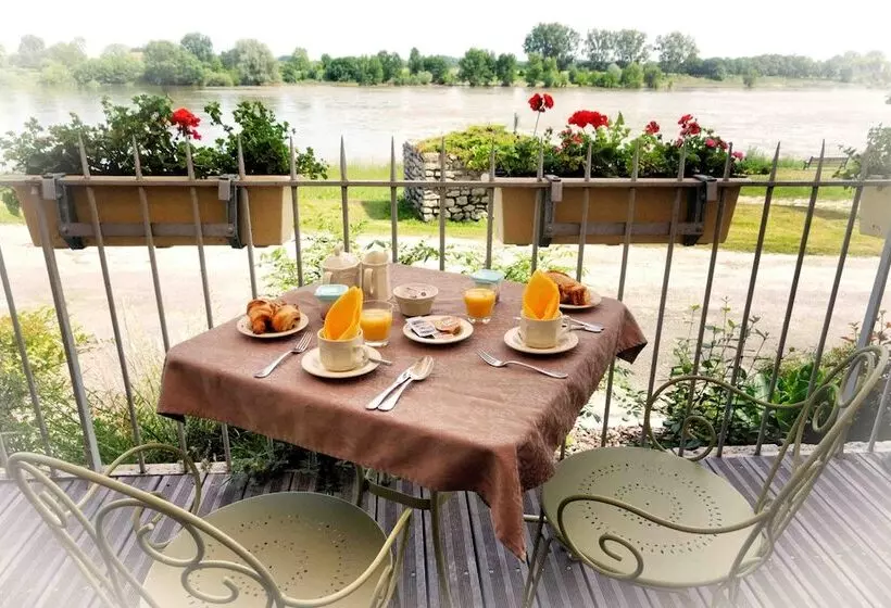 Hotel Logis Hôtel Le Relais Louis Xi