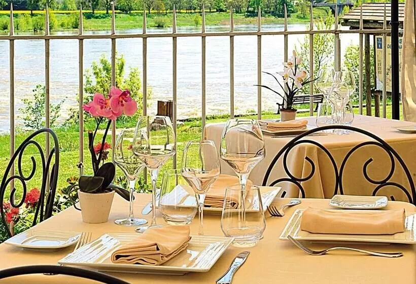 Hotel Logis Hôtel Le Relais Louis Xi