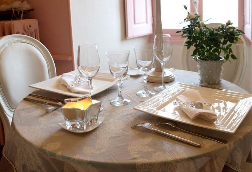 Hotel Logis Hôtel Le Relais Louis Xi