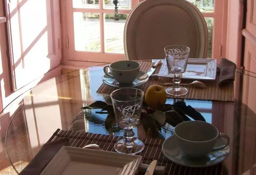 Hotel Logis Hôtel Le Relais Louis Xi