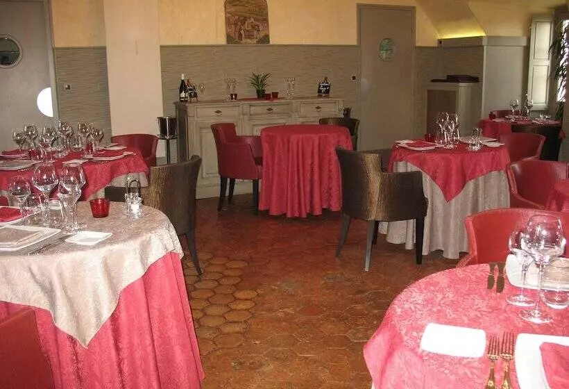 Hotel Logis Hôtel Le Relais Louis Xi