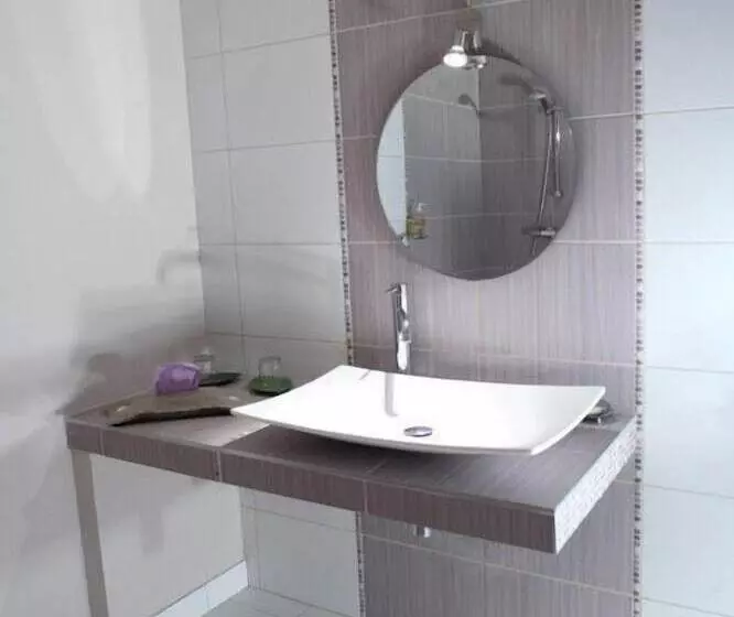 Hotel Logis Hôtel Le Relais Louis Xi