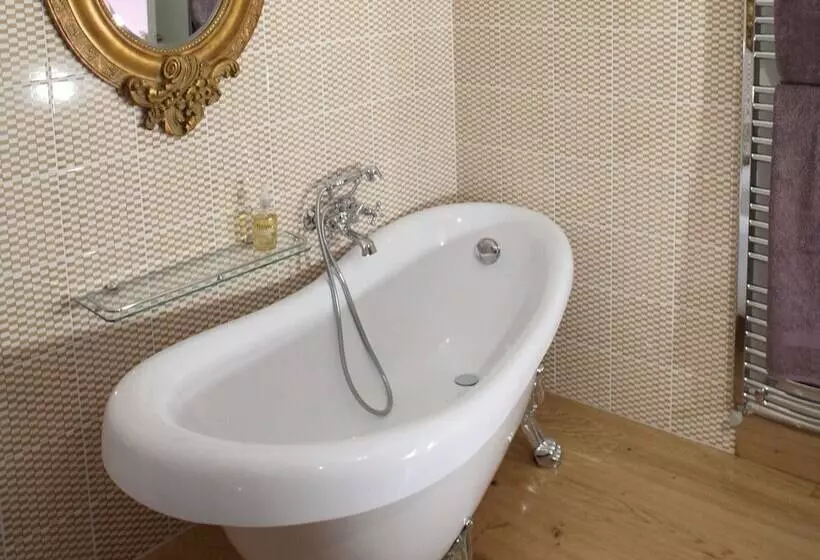 Hotel Logis Hôtel Le Relais Louis Xi