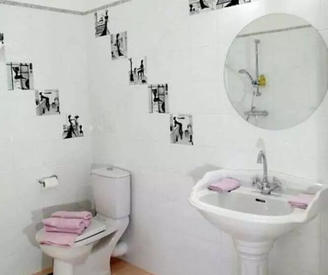 Hotel Logis Hôtel Le Relais Louis Xi