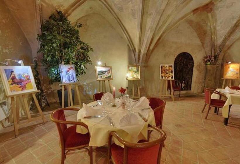 Logis Hotel De Paris