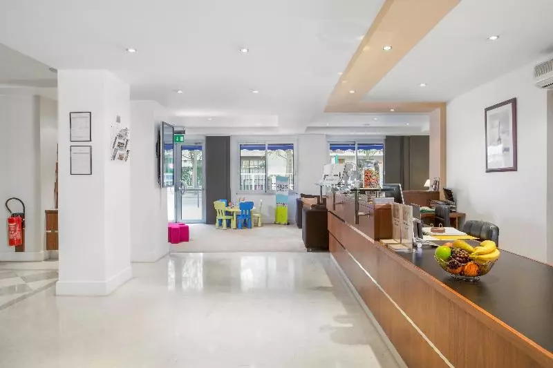 Otel Royal Regency Paris Vincennes