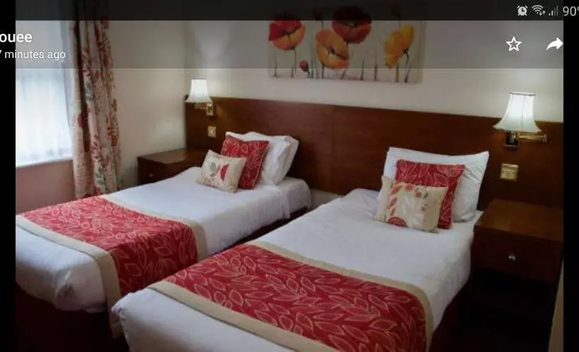 Hotel The Emmbrook Inn