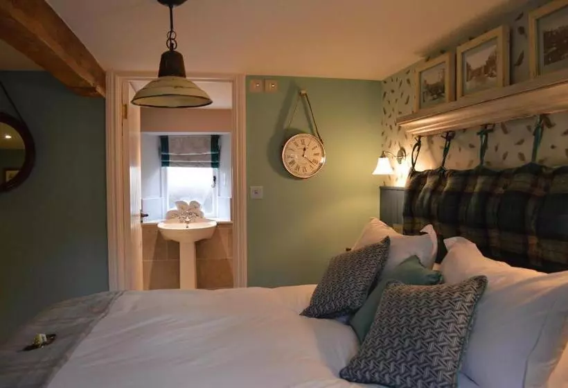 هتل The Golden Pheasant