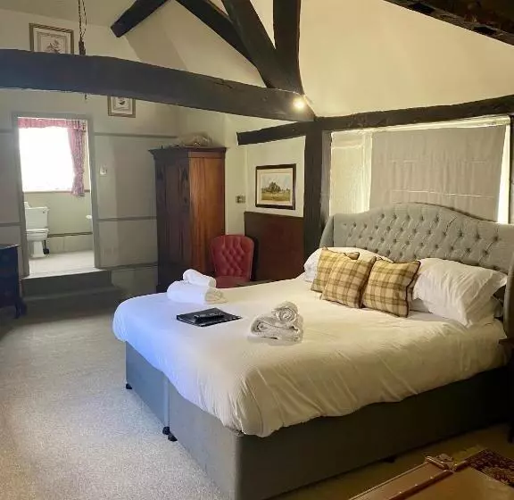 هتل The Golden Pheasant