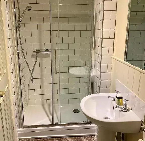 هتل The Golden Pheasant