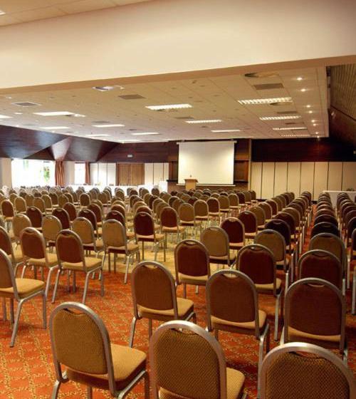 ホテル Three Counties