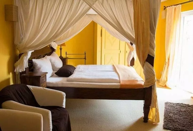 هتل Villa Zoe St Wendel