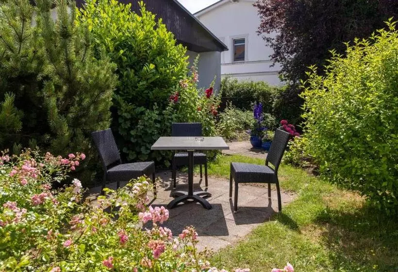 Отель Waldperle