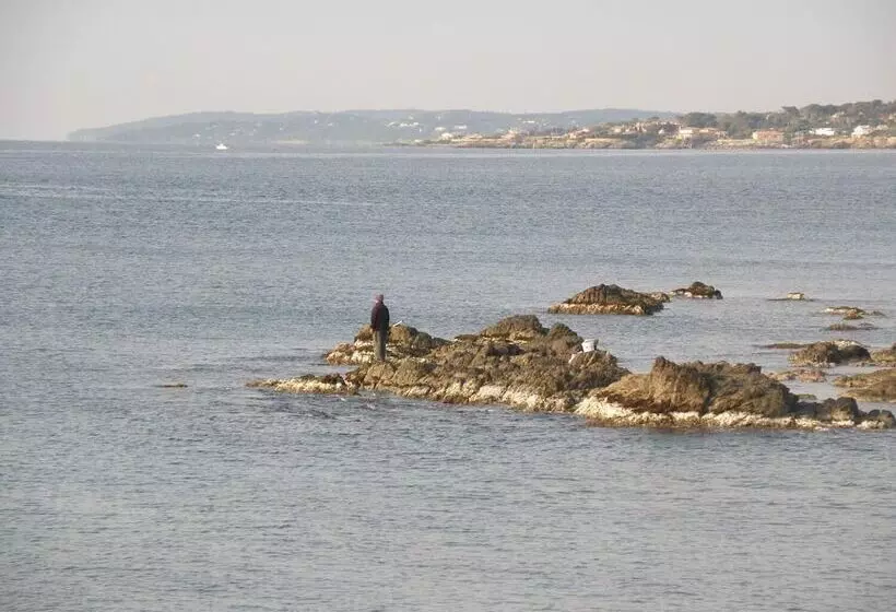 فندق على الطريق Hôtel Athéna