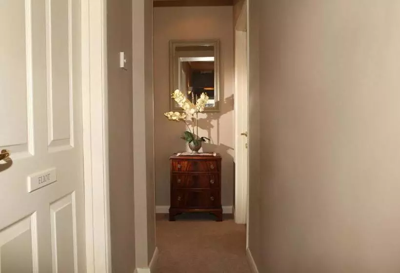 پانسیون Glade End Guest House