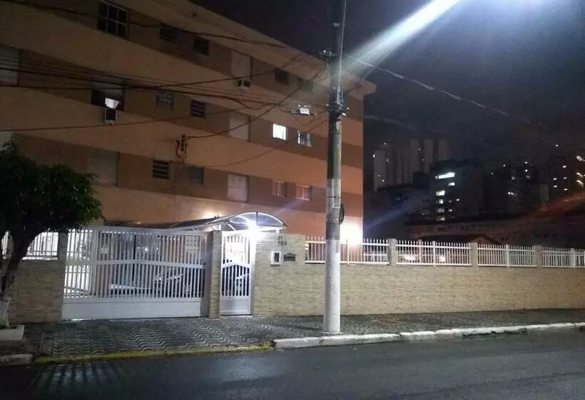 Apartamento Praia Grande Canto Do Forte, A 200 Metros Da Praia, A 2 Minutos A Pé Até A Praia