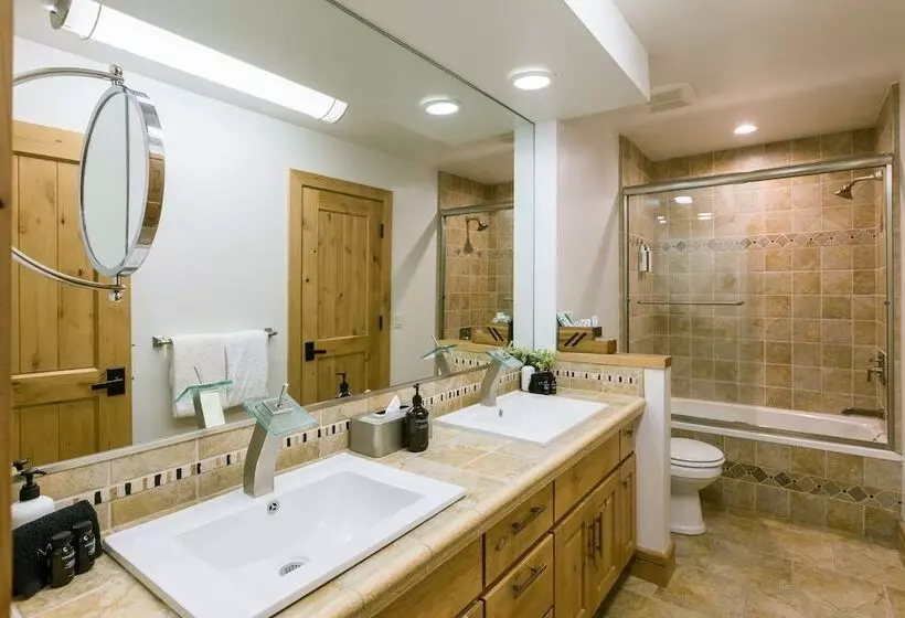 Coyote Moon By Avantstay Cabin Wsauna Mins From Dt Truckee & Northstar