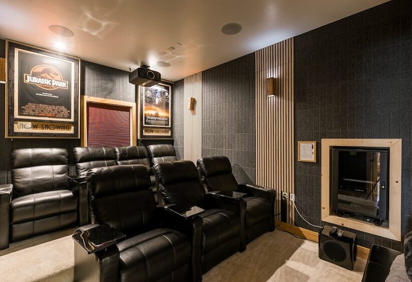 Coyote Moon By Avantstay Cabin Wsauna Mins From Dt Truckee & Northstar