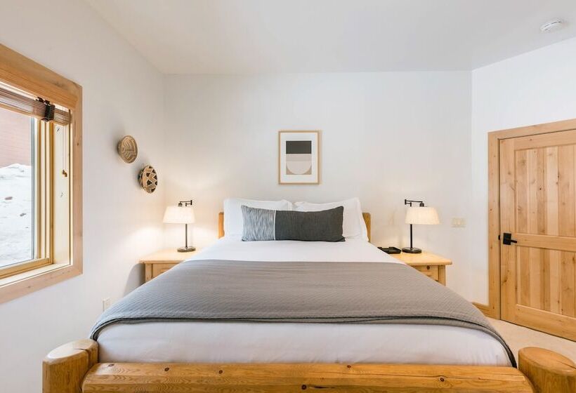 Coyote Moon By Avantstay Cabin Wsauna Mins From Dt Truckee & Northstar