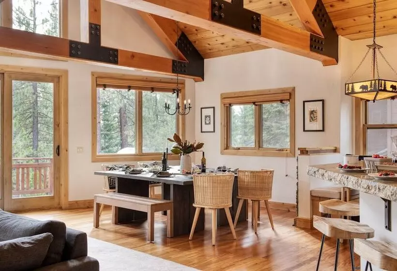 Coyote Moon By Avantstay Cabin Wsauna Mins From Dt Truckee & Northstar