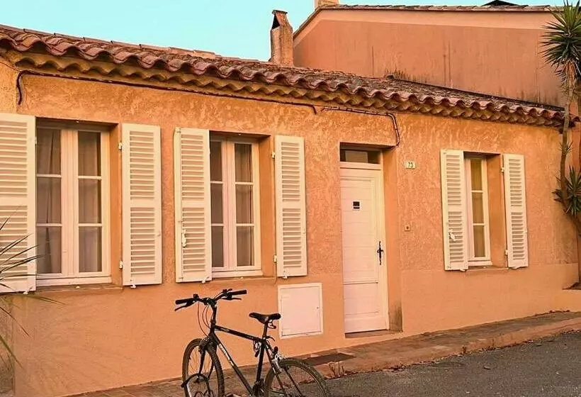 La Maison Et Son Adorable Jardin Clos