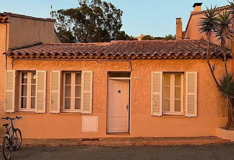 La Maison Et Son Adorable Jardin Clos