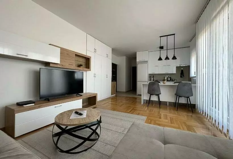 Apartment Aura