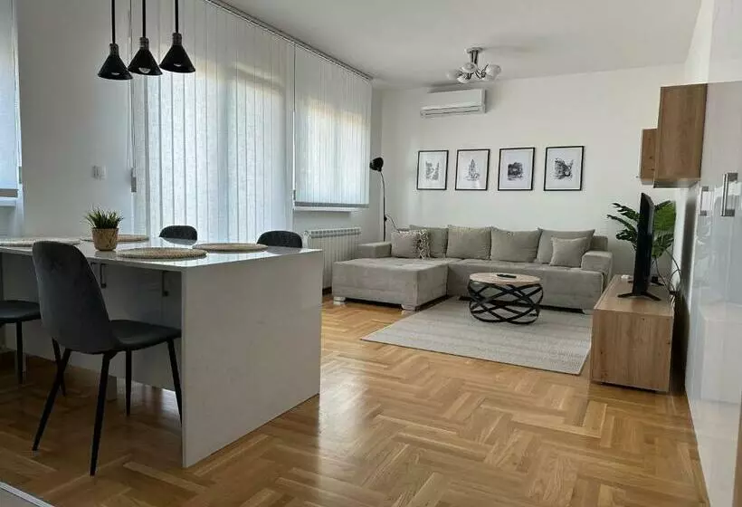 Apartment Aura