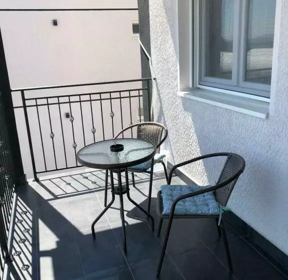 Apartment Aura