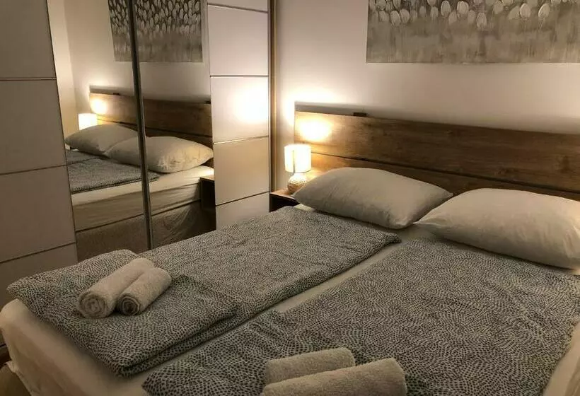 Apartment Aura