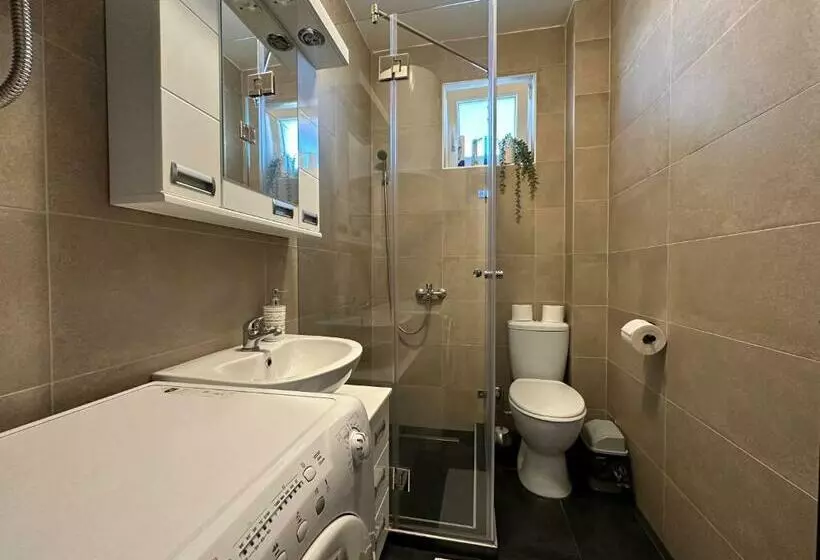 Apartment Aura