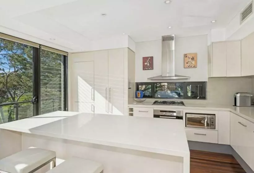 Edge Luxury Apartment   Close To Beach